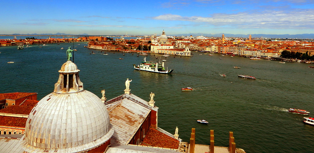 vista panoramica del canale della giudecca a venezia